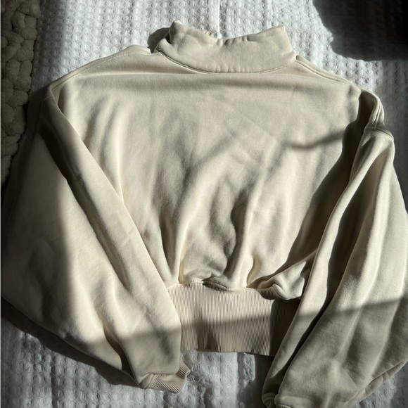 Oner Active Cropped Quarter-Zip Sweatshirt - Picture 4 of 5
